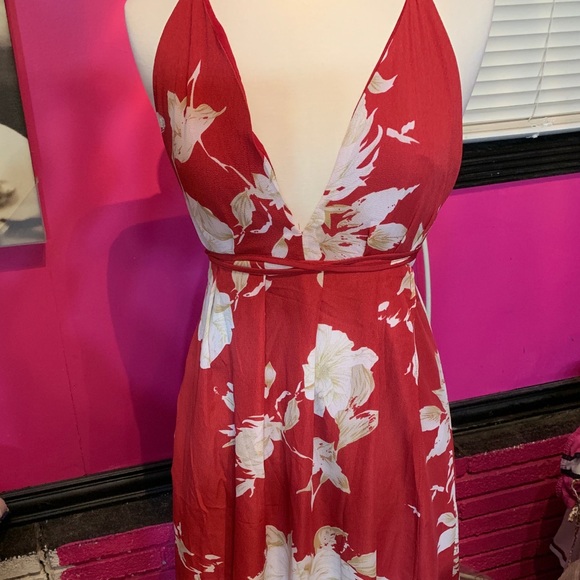 Long red backless dress - Picture 2 of 3